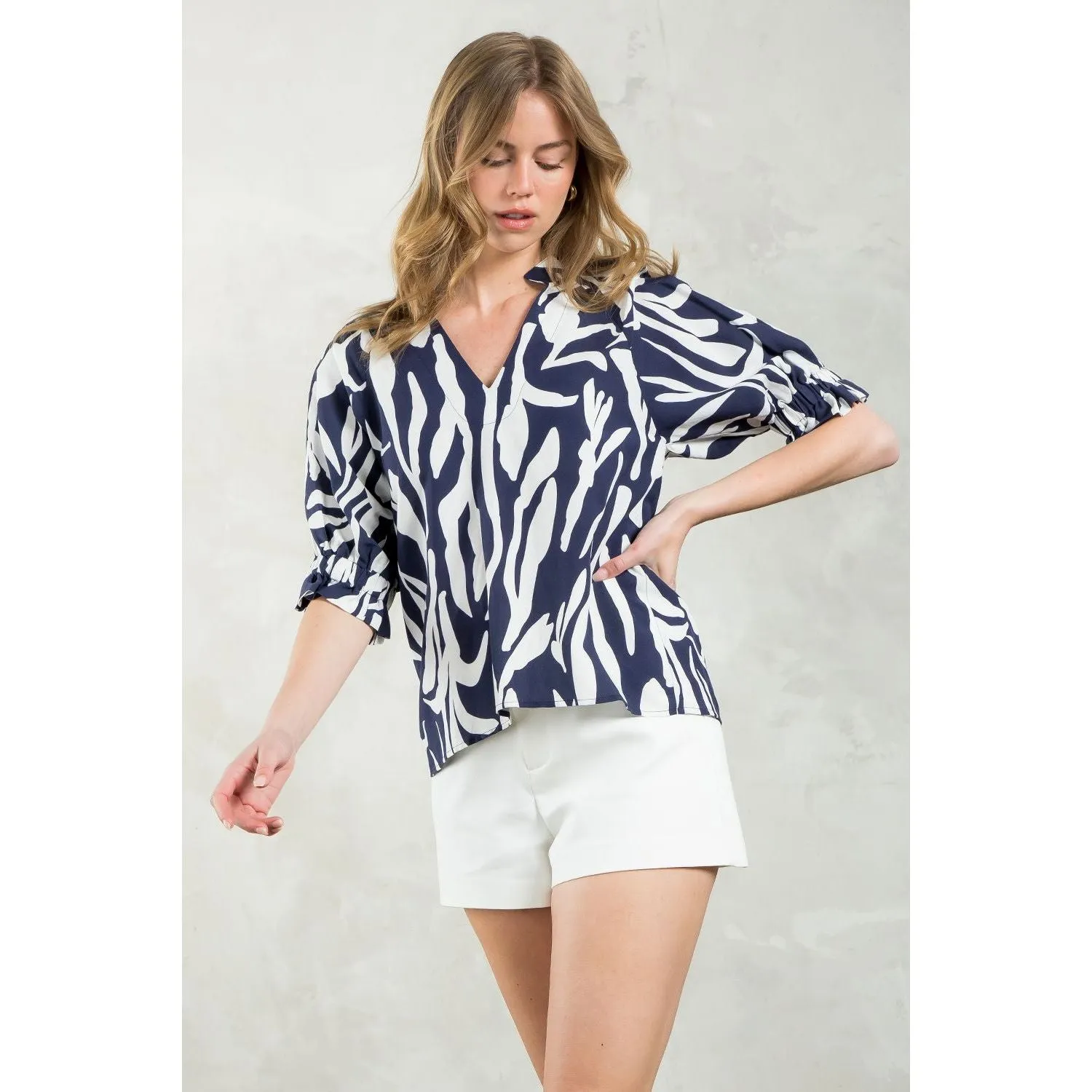 Carmen V-neck Print THML Top