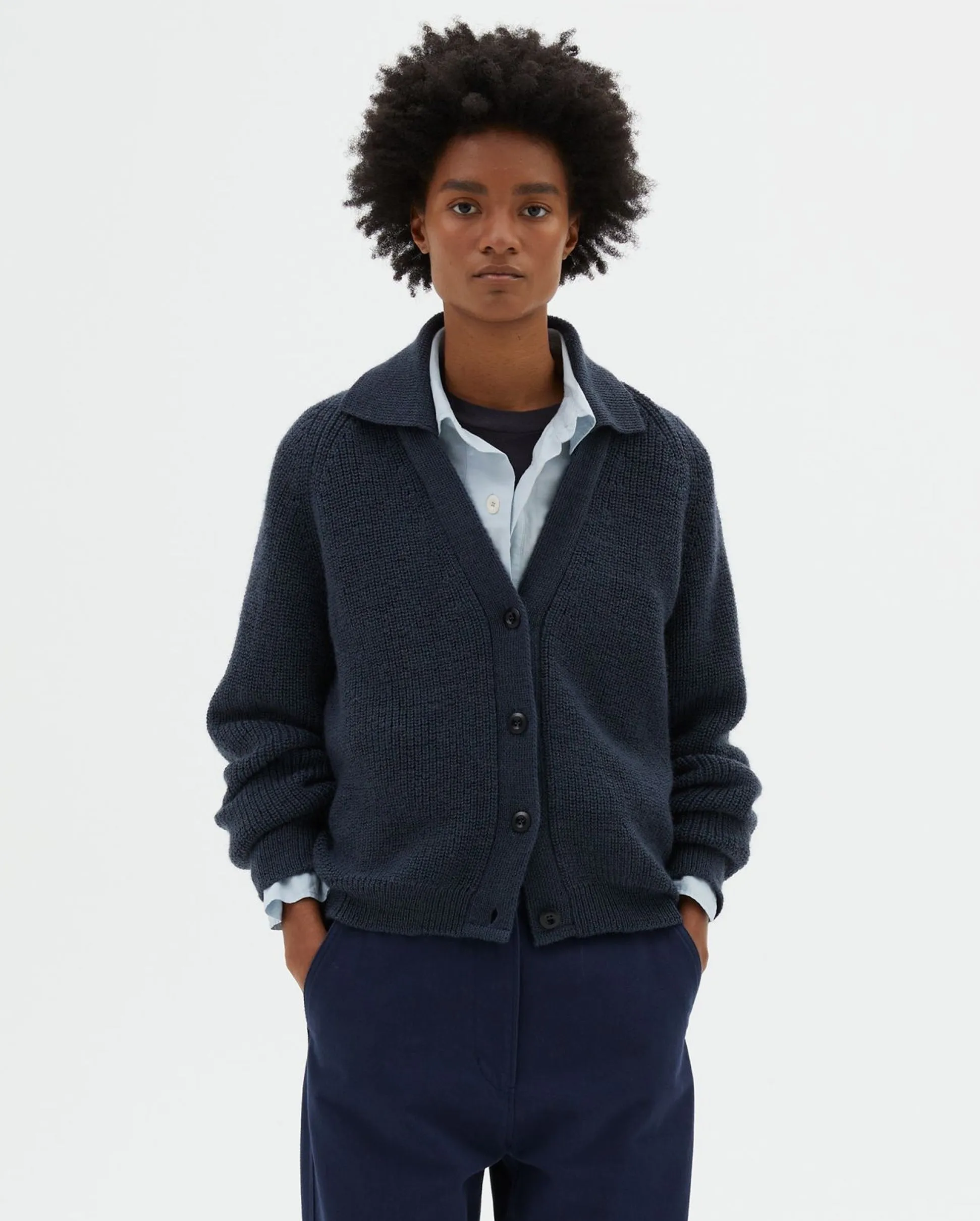 COLLARED WOOL CARDIGAN / UNIFORM BLUE