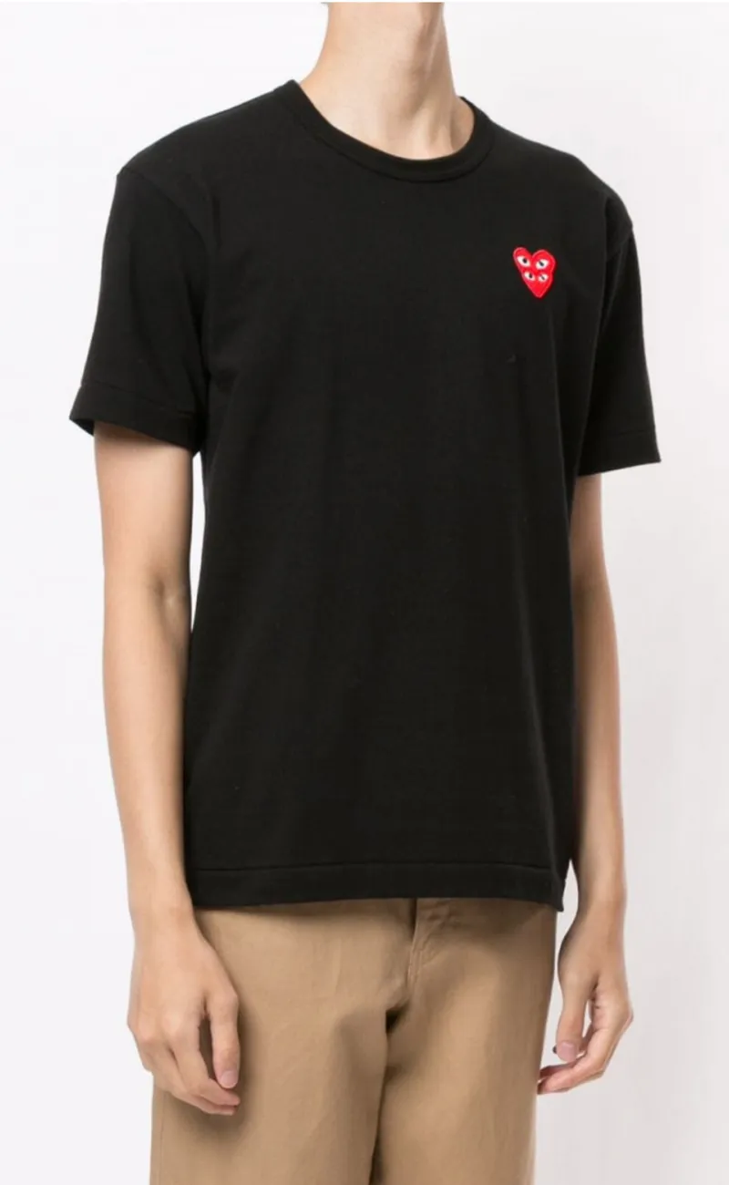 EMBROIDERED HART BLACK T-SHIRT