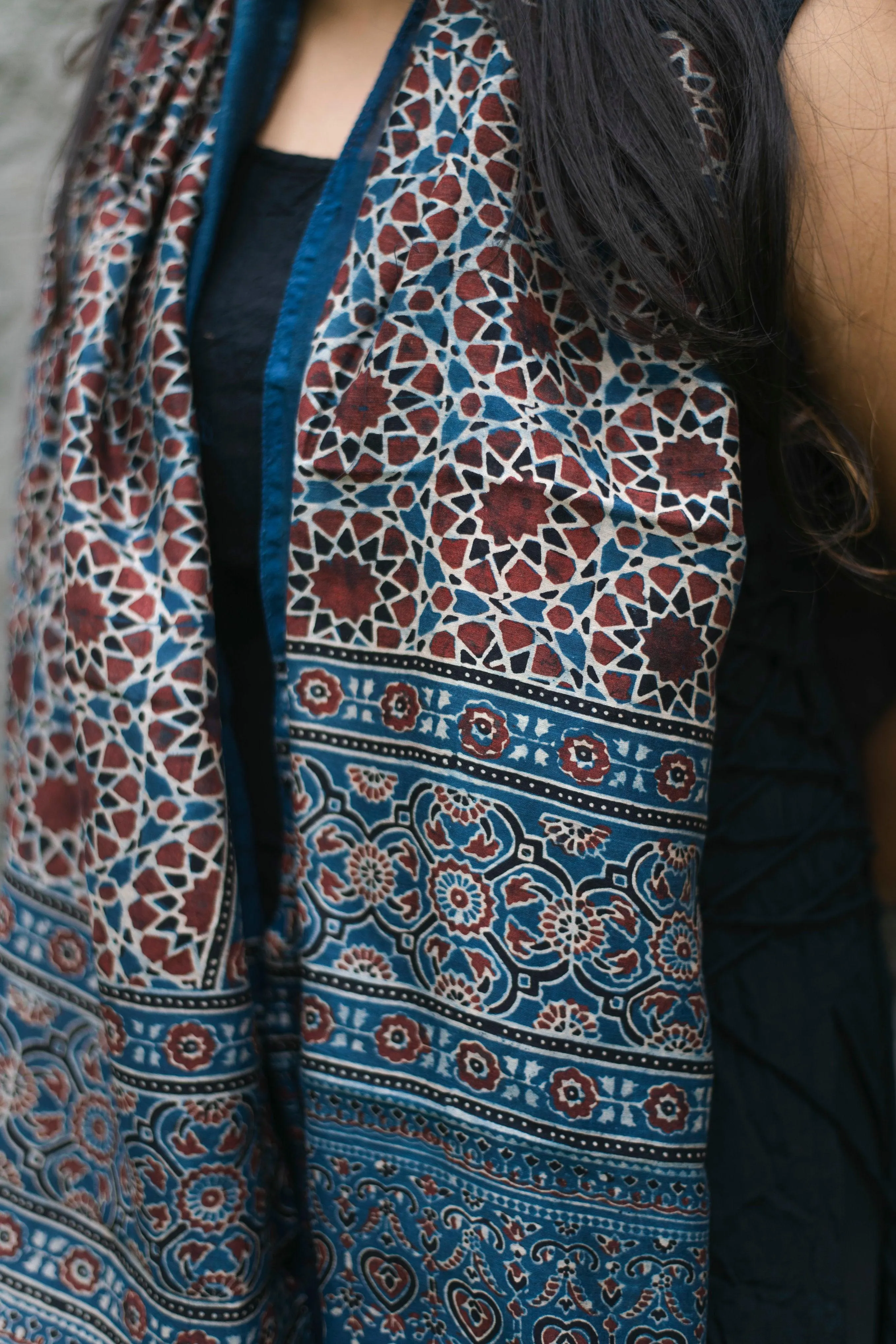 Kaisori Indigo Ajrakh Mul  Stole- Prism pattern