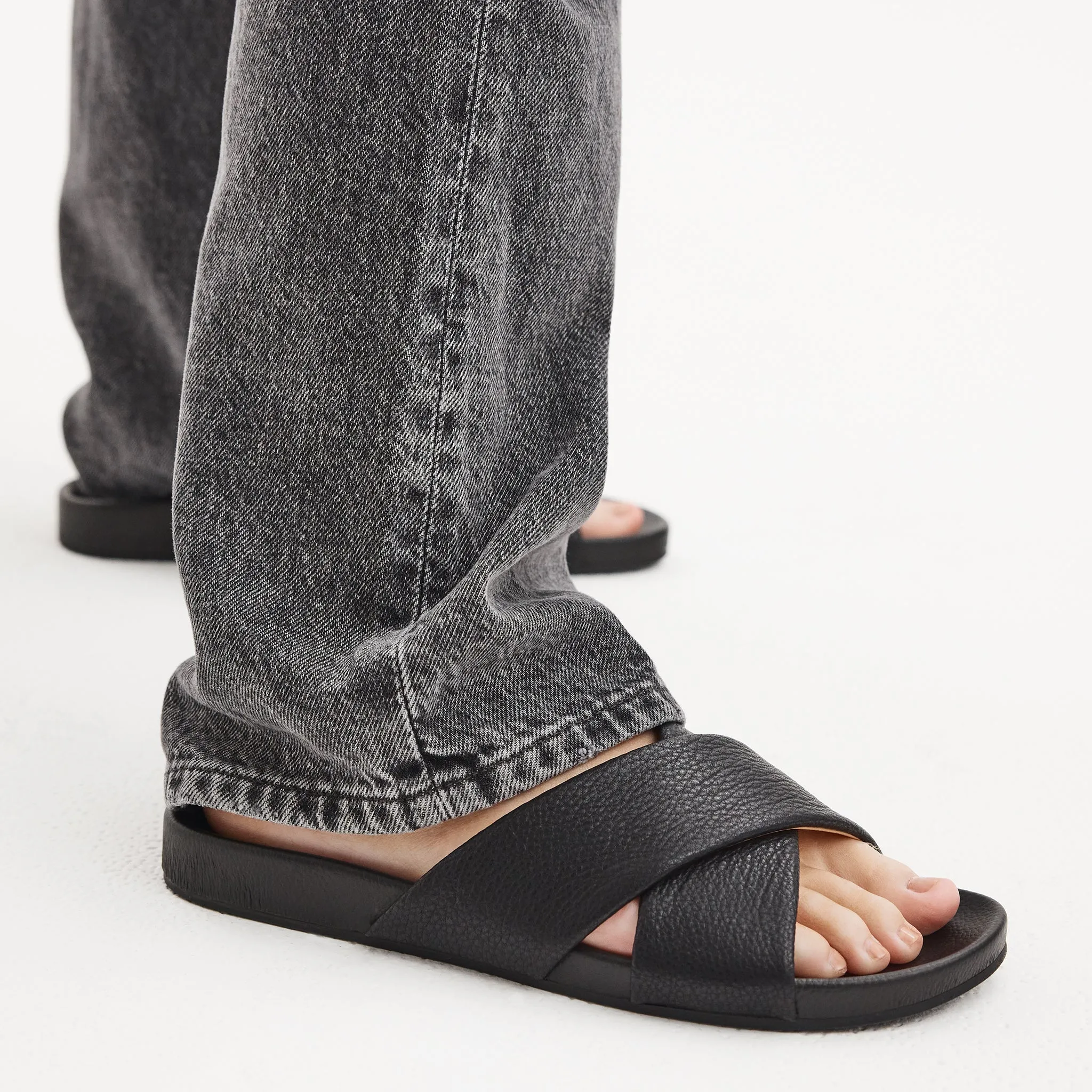 Tide Cross Slide Black