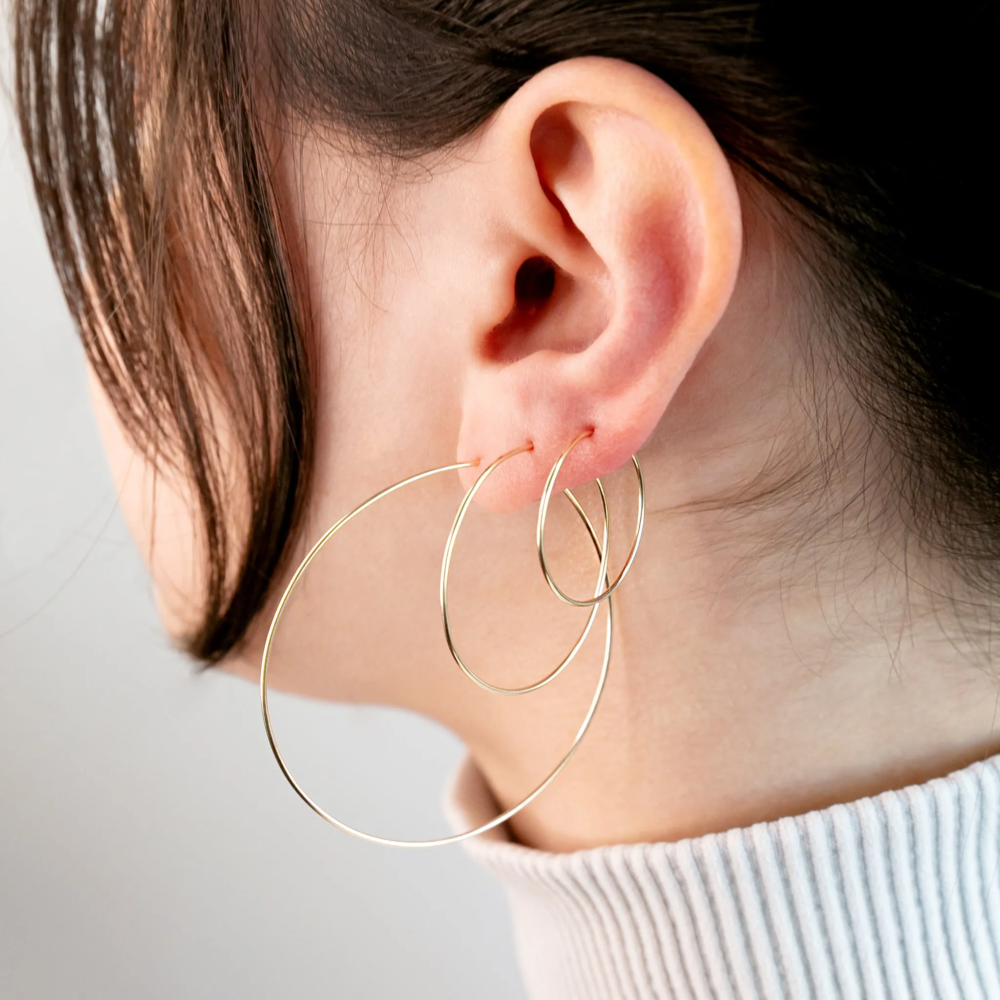 Weightless Small Hoops