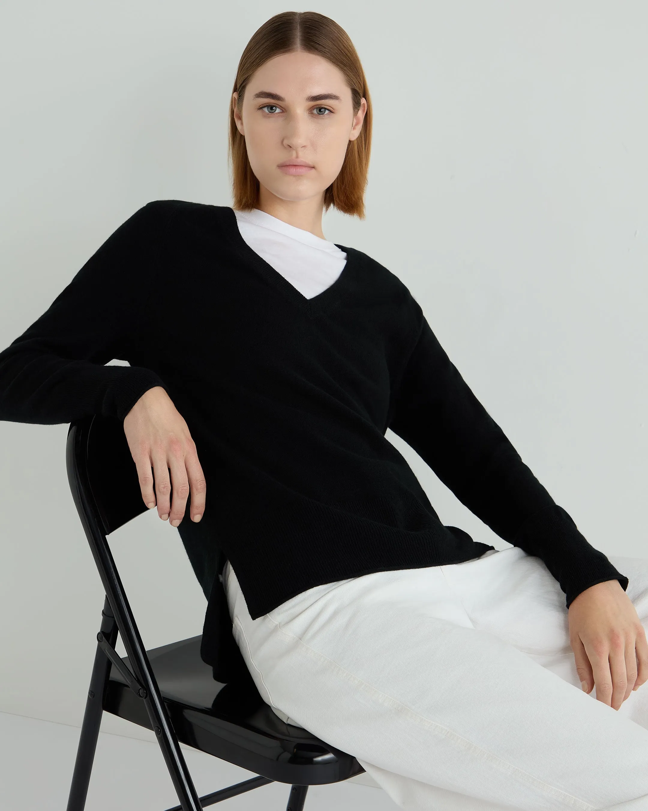 Women's Relaxed V Neck Cashmere Sweater Black