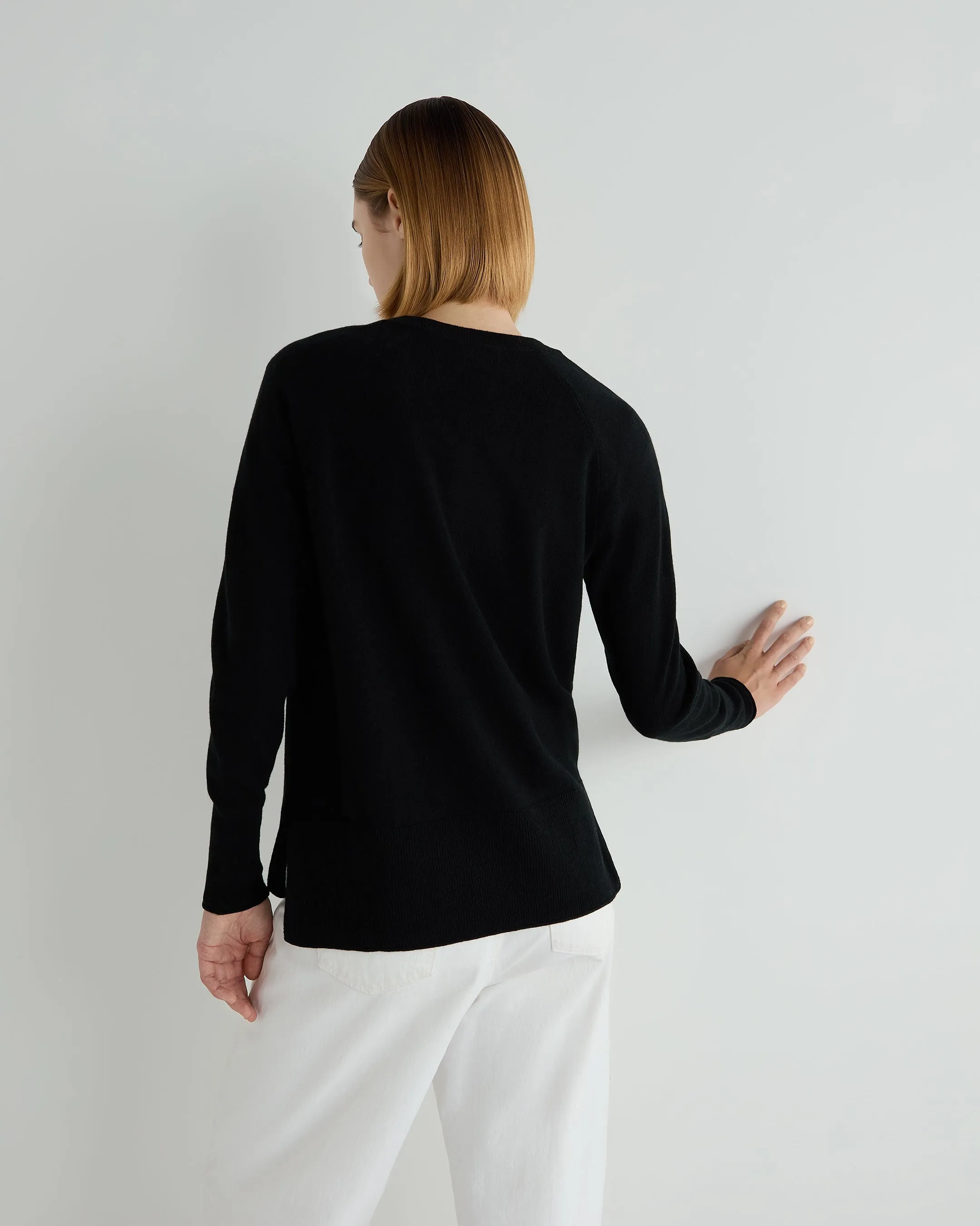 Women's Relaxed V Neck Cashmere Sweater Black